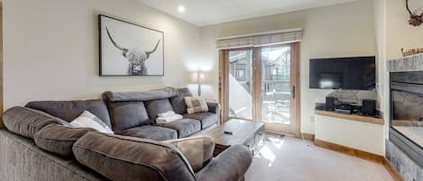 Living Room (1)