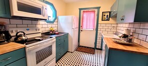 Kitchen with dish washer, microwave, stove, refrigerator 