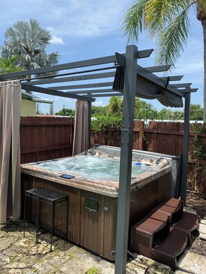 Bain à remous extérieur