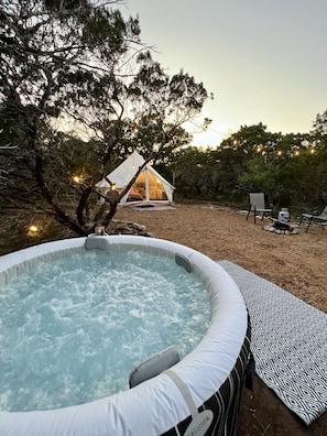 Bain à remous extérieur