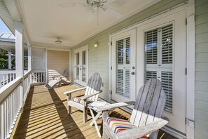 Relax on the balcony.