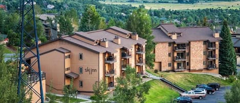 Steamboat Dream Vacation - Ski-in/Ski-out - 2 Bedroom - 2 Bath - Mountain Views
