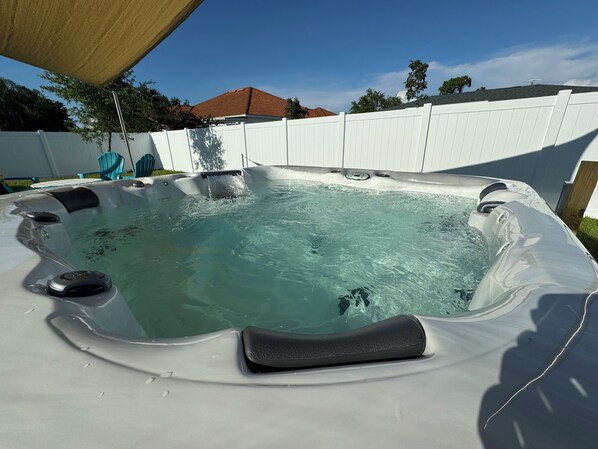 Outdoor spa tub