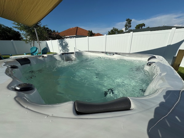 Outdoor spa tub
