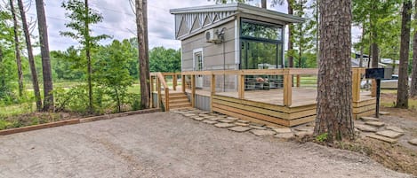 Starkville Vacation Rental | Studio | 1BA | 350 Sq Ft | Stairs Required