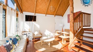 Amazing beach only a few minutes walk away, Easy access to an amazing surf beach for surfing