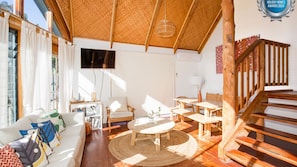 Amazing beach only a few minutes walk away, Easy access to an amazing surf beach for surfing