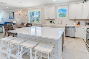 Dream kitchen, fully stocked, great for family gatherings