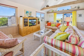 Surf or Sound Realty - 1044 - K Seas Legacy - Great Room -2