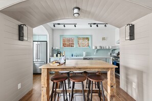 Dining Table that Fits up to 6