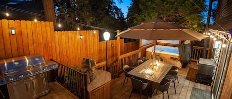 Barbecue, hot tub, fire table, cooler/bar...oh my!