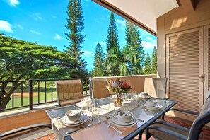 Set your table to the tune of chirping birds, rustling trees, and the gentle hush of the fairway breeze     KGV-14V3