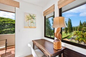 Whether you're journaling your Maui memories or taking a work call, this desk comes with a view worth writing home abou     KGV-14V3