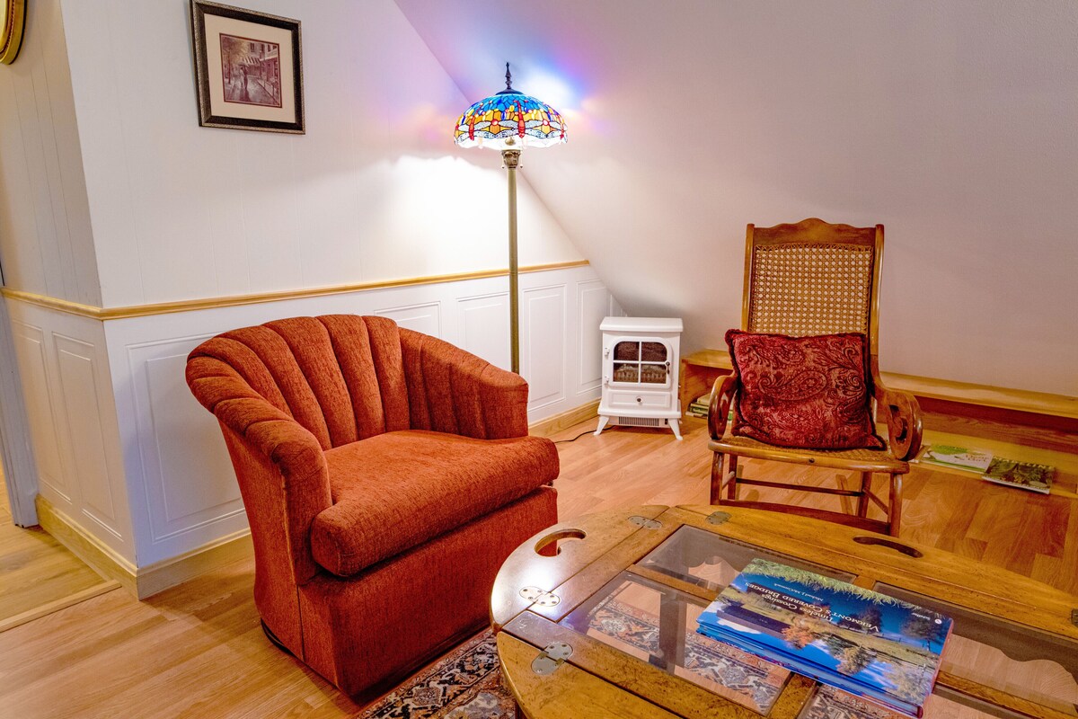 Cozy Creekside Chalet centrally located near 4 ski resorts