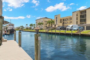 River Oasis | Boat Dock