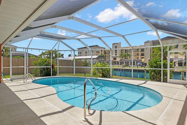 Welcome to River Oasis!   Private, Canal Front Pool