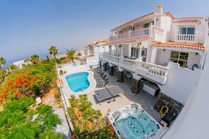 Sea views, huge jacuzzi, ping pong table and our swimming pool with sunbeds