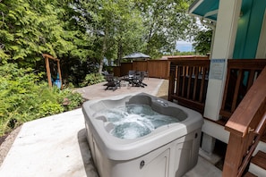 A brand new private 4-person hot tub is available for you to relax and enjoy!