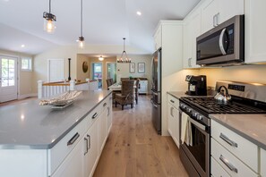 Gorgeous kitchen with brand new everything 