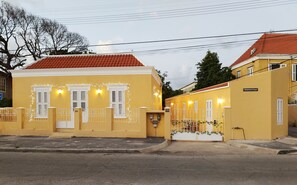 View on monumental house and B&B on the right in a stand alone building.