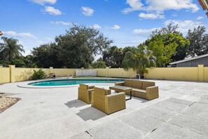 Comfortable seating area in our magnificent pool. Enjoy and create memories you could treasure with loved ones while you are home away from home! If you like what you see, send us an inquiry right away!