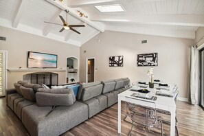Do you have TV series or movies you want to watch? This marvelous living area has a smart TV where you can watch those series and movies! Send us an inquiry now!