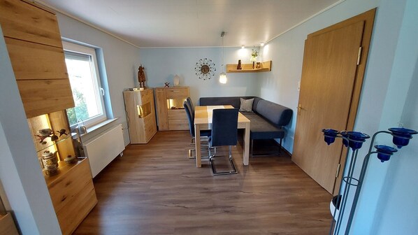 Ferienhaus (115 qm) mit Terrasse-Esszimmer