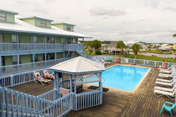 POOL WITH A BEAUTIFUL VIEW OF THE LAGOON