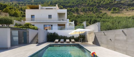 Villa Bizzeria: Design villa with private pool