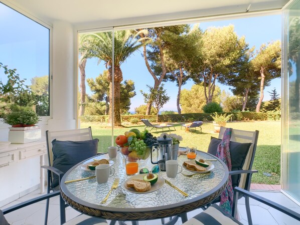 Outdoor dining