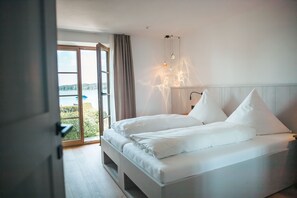 Garden Suite mit gemütlicher Wohnküche und Seeblick-Schlafzimmer zum See