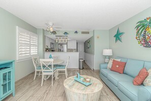 Large Family Room, Beautifully Decorated