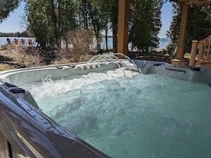 Enjoy a relaxing soak as you watch the sunset from DeLana's high-end hot tub. Let the power jets massage your back as you forget about life for. awhile. 