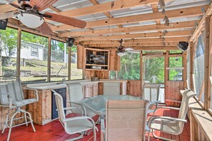 Dock House | Flat-Screen TV | Stereo | Ceiling Fans