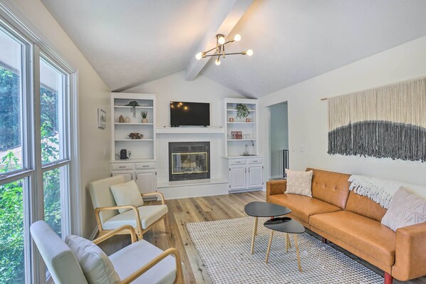 Omaha Vacation Rental | 3BR | 2BA | 1,951 Sq Ft | Stairs Required