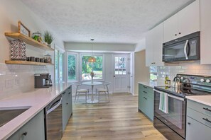 Kitchen | Free WiFi | Towels & Linens