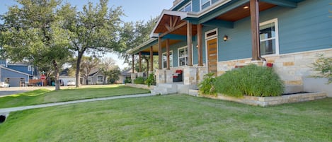 Lago Vista Vacation Rental | 4BR | 2.5BA | 2,660 Sq Ft | 5 Steps to Access