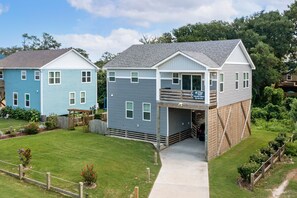 KDN9719: Barefoot By the Bay | Front Exterior