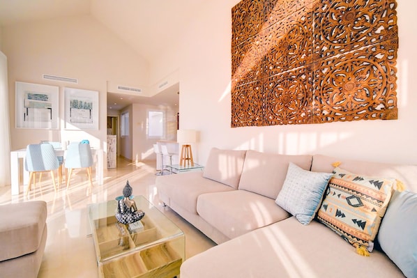 Living room,Dining area