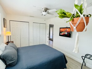 2nd bedroom with queen bed, built in desk, 32” TV