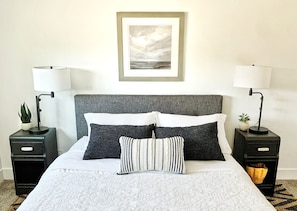 Master bedroom w/bathroom. Queen bed, soft sheets, full length mirror.
