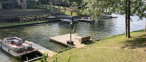 Dock with electricity