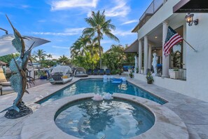 Hotel, Building, Resort, Pool, Water