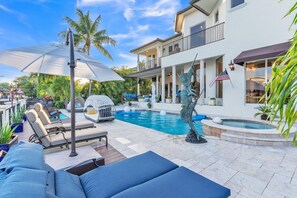Building, Pool, Water, Resort, Hotel