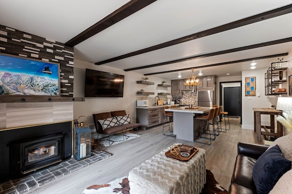 "Building","Loft","Indoors","Fireplace","Living Room"