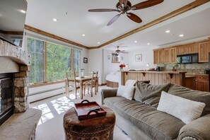 Ceiling Fan, Living Room, Room, Indoors, Furniture