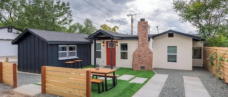 Downtown Prescott Cottage with entertaining and dining area in the front yard for your friends and family and. Great little barstools next to the window that slides open so you can hang out with your friends from the inside to the outside as well! 