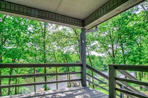 Back deck with view of lake Pineda 