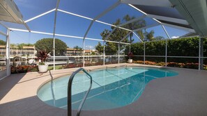 Beautiful 3 bed 2 bath villa located in Charlotte Harbor Area