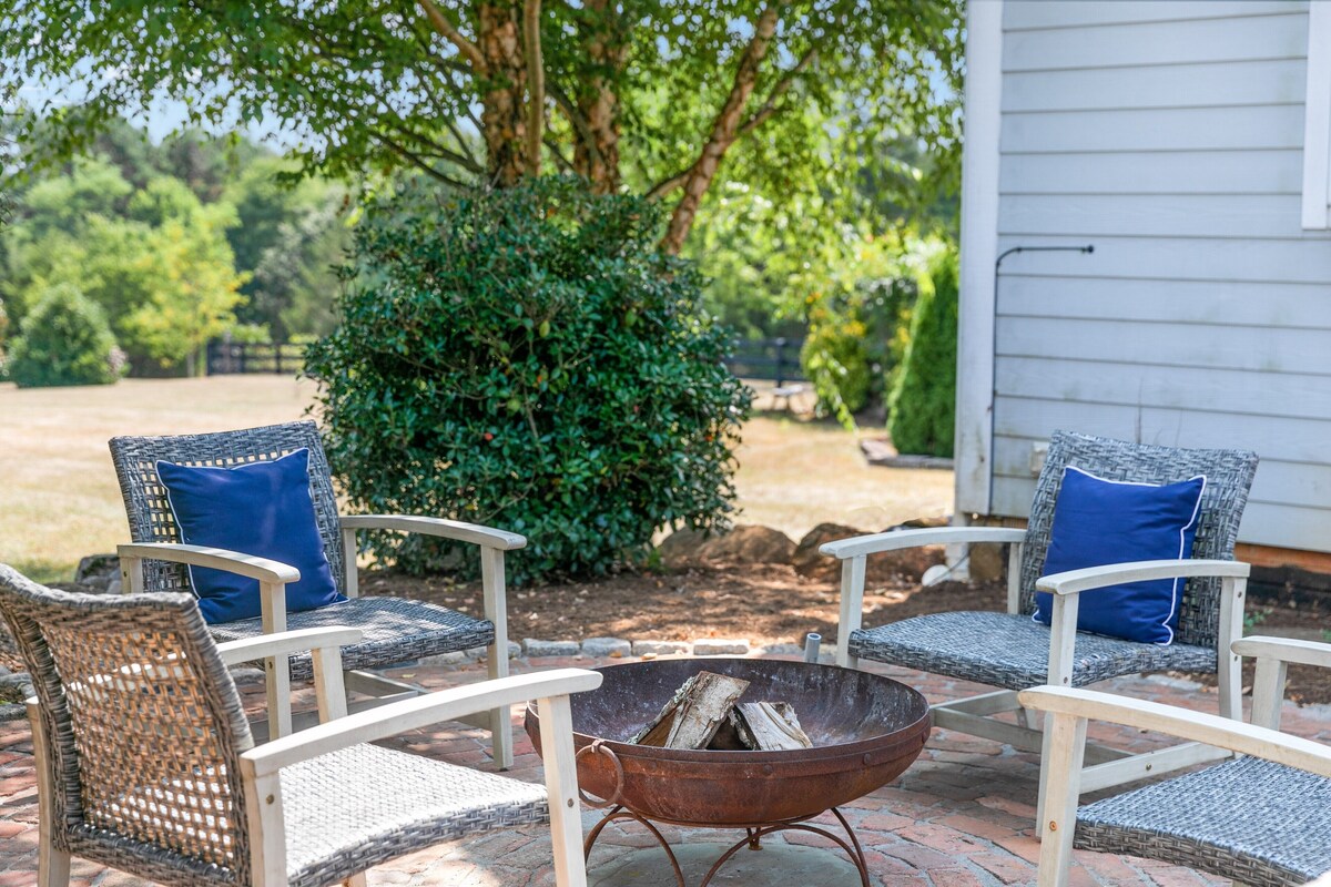 NEW Listing River Meadows Farm, Pool, big terrace, library, BBQ, River Access